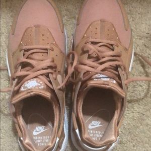 Huarache women size 10